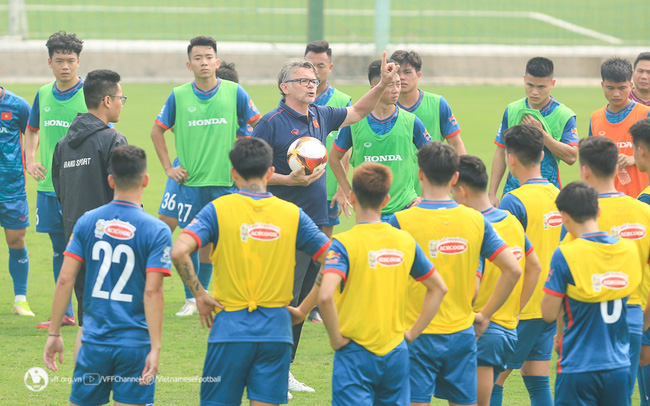 ĐT Việt Nam và U23 Việt Nam tích cực tập luyện trên cùng một sân ĐT Việt Nam và U23 Việt Nam tích cực tập luyện trên cùng một sân