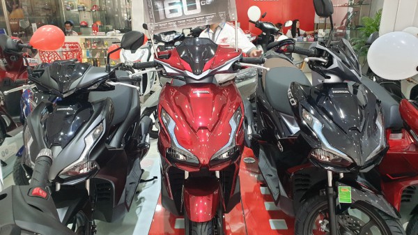 Honda Air Blade 160 khan hàng đội giá, Vario 160 giảm 3 triệu đồng Honda Air Blade 160 khan hàng đội giá, Vario 160 giảm 3 triệu đồng