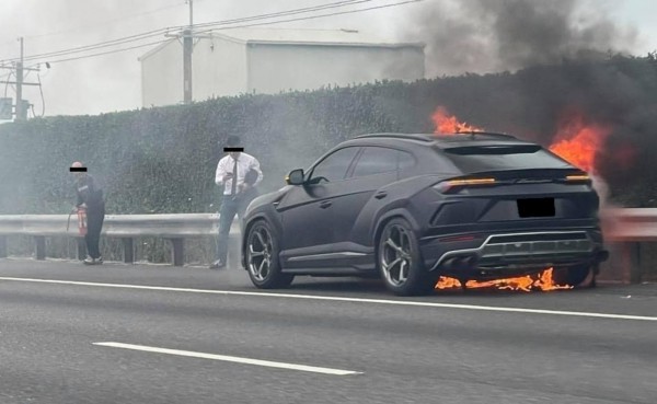 Lamborghini Urus dính nhiều lỗi gây cháy nổ dù có giá hàng chục tỉ đồng Lamborghini Urus dính nhiều lỗi gây cháy nổ dù có giá hàng chục tỉ đồng