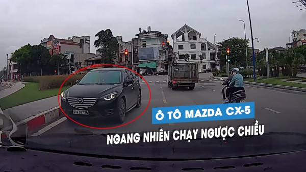 Mazda CX-5 thản nhiên bật xi-nhan, chạy ngược chiều trên phố Mazda CX-5 thản nhiên bật xi-nhan, chạy ngược chiều trên phố