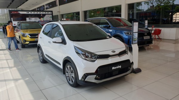 Ô tô giá rẻ nhất Việt Nam: Hyundai Grand i10 bán nhiều gấp 6 lần Kia Morning Ô tô giá rẻ nhất Việt Nam: Hyundai Grand i10 bán nhiều gấp 6 lần Kia Morning