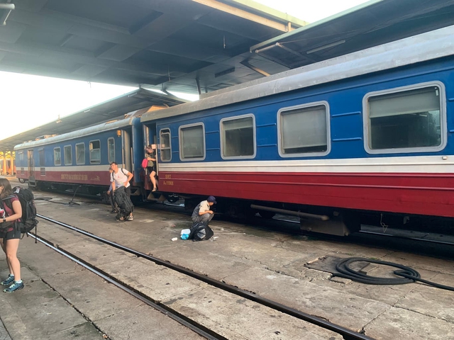 Phóng viên báo Anh thích thú với hành trình tàu hỏa TP. Hồ Chí Minh - Hà Nội - Ảnh 1. Phóng viên báo Anh thích thú với hành trình tàu hỏa TP. Hồ Chí Minh - Hà Nội - Ảnh 1.