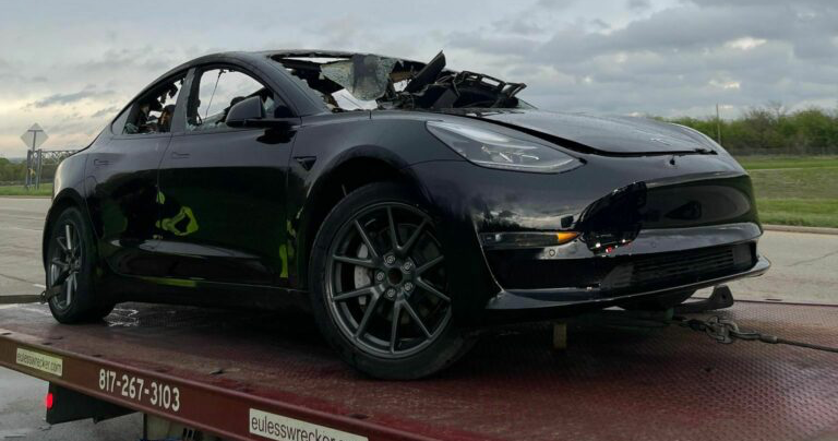 Tesla Model 3 tự bốc cháy khi đang chạy trên đường Tesla Model 3 tự bốc cháy khi đang chạy trên đường