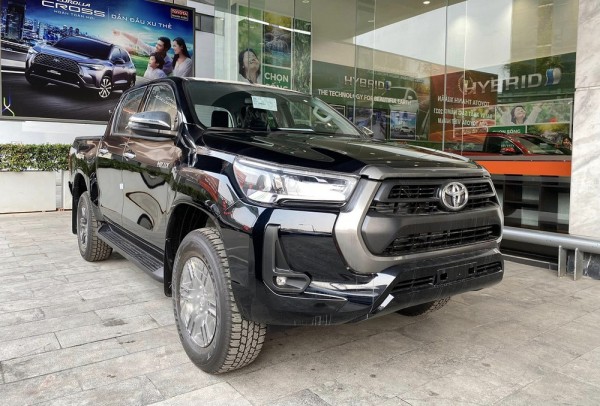 Toyota Hilux 2023 giá 852 triệu đồng tại Việt Nam trang bị gì? Toyota Hilux 2023 giá 852 triệu đồng tại Việt Nam trang bị gì?