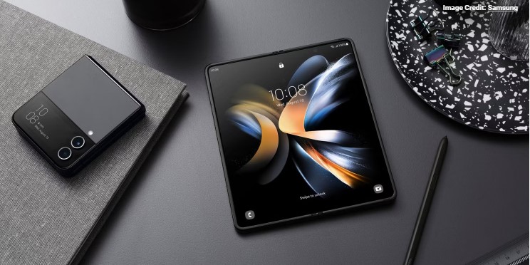 Bạn có nên mua điện thoại gập ngay bây giờ?