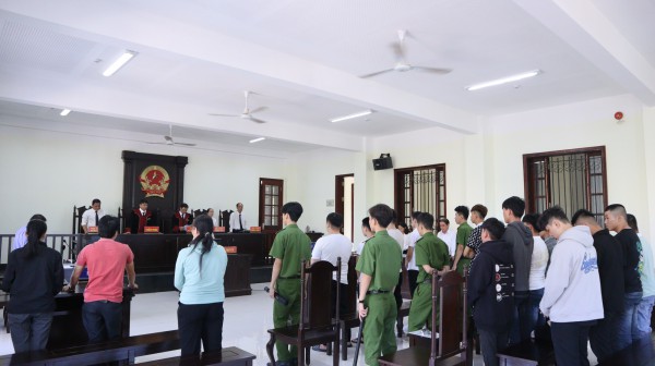 Bình Phước: 14 bị cáo lãnh án trong vụ hỗn chiến làm 1 người tử vong Bình Phước: 14 bị cáo lãnh án trong vụ hỗn chiến làm 1 người tử vong