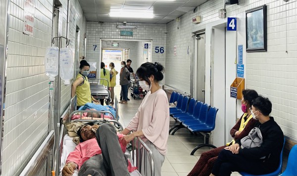 Đấu thầu mua sắm trang thiết bị y tế: Bỏ 3 báo giá, bệnh viện vẫn lo