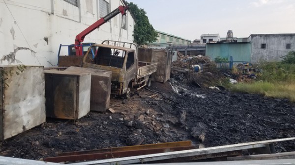 Hiểm họa cháy ở các bãi phế liệu