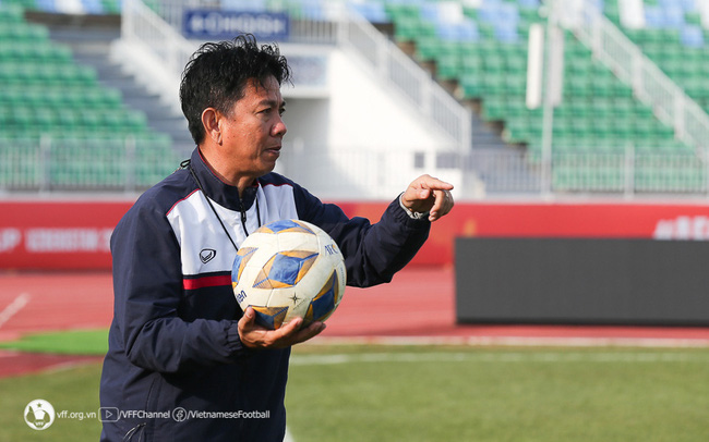 HLV Hoàng Anh Tuấn: “U20 Việt Nam hãy quên chiến thắng vừa qua” HLV Hoàng Anh Tuấn: “U20 Việt Nam hãy quên chiến thắng vừa qua”