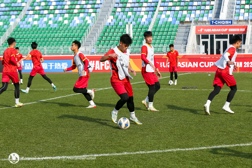 HLV Hoàng Anh Tuấn: “U20 Việt Nam hãy quên chiến thắng vừa qua” HLV Hoàng Anh Tuấn: “U20 Việt Nam hãy quên chiến thắng vừa qua”