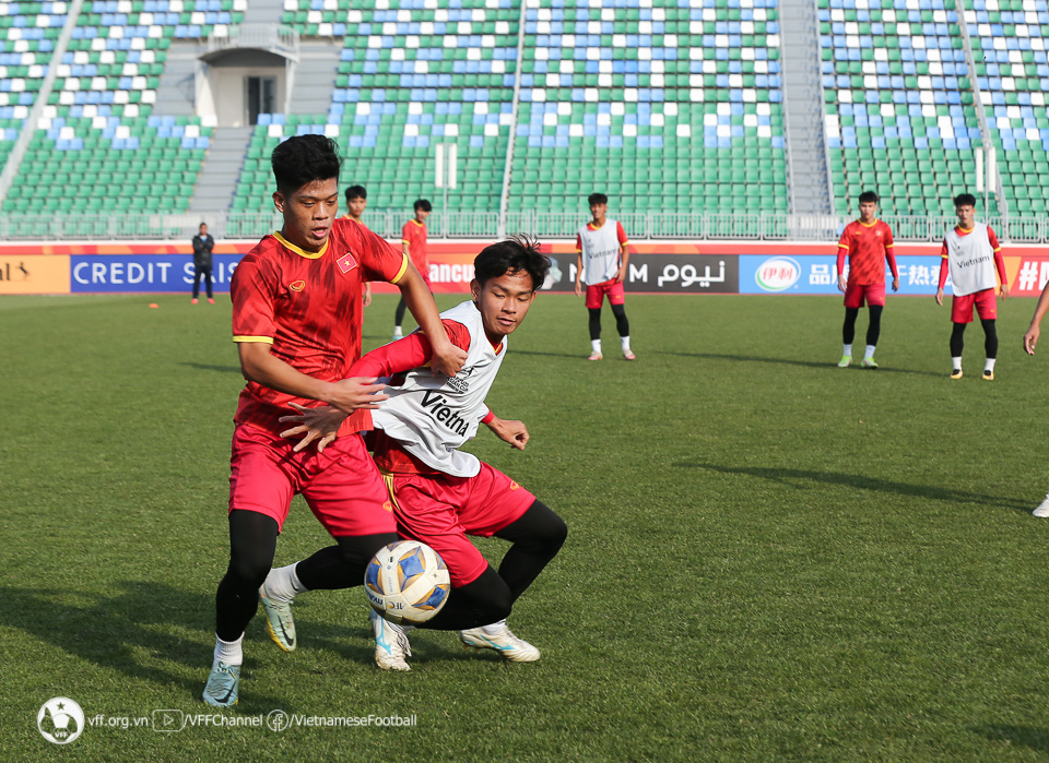 HLV Hoàng Anh Tuấn: “U20 Việt Nam hãy quên chiến thắng vừa qua” HLV Hoàng Anh Tuấn: “U20 Việt Nam hãy quên chiến thắng vừa qua”