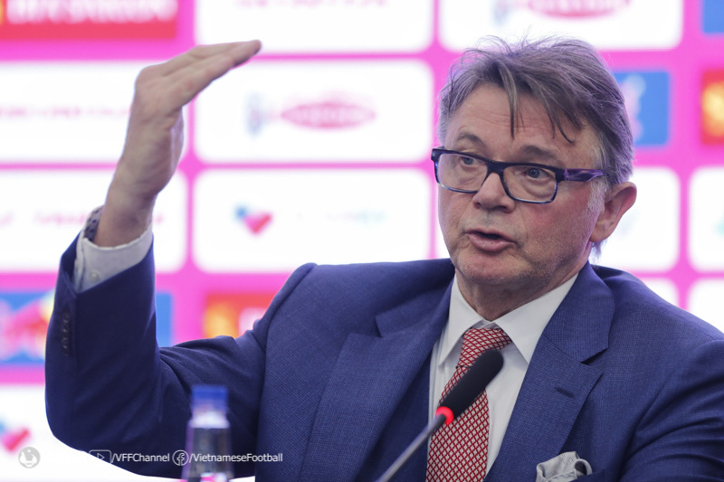 HLV Philippe Troussier: “Tôi không phải bắt đầu từ con số 0…"