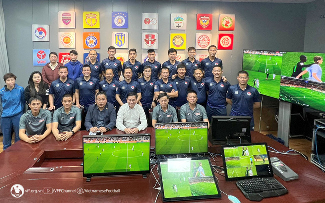 Hoàn thành lớp đào tạo đợt 1 trong phòng LAB dành cho Trọng tài VAR Hoàn thành lớp đào tạo đợt 1 trong phòng LAB dành cho Trọng tài VAR