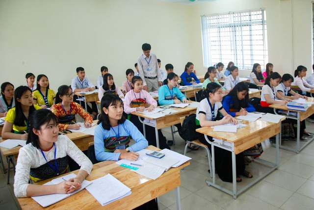 Học sinh dân tộc thiểu số rất ít người được tuyển thẳng vào trường phổ thông dân tộc nội trú - Ảnh 1. Học sinh dân tộc thiểu số rất ít người được tuyển thẳng vào trường phổ thông dân tộc nội trú - Ảnh 1.
