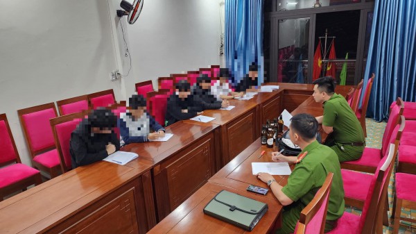 Hỗn chiến vì mâu thuẫn giữa người yêu cũ và người yêu mới