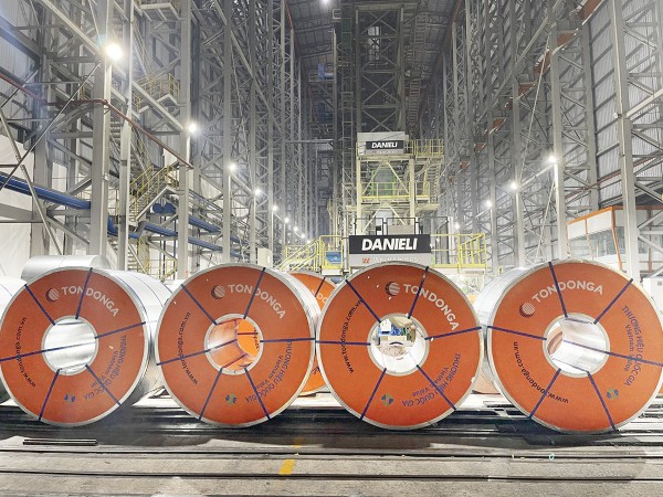 Tôn Đông Á trao giải chương trình quay số trúng thưởng