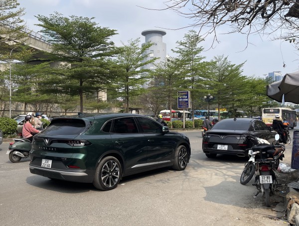 TTĐK cuối cùng nội thành Hà Nội bị khám xét, người dân ngao ngán hỏi "đăng kiểm ở đâu?"