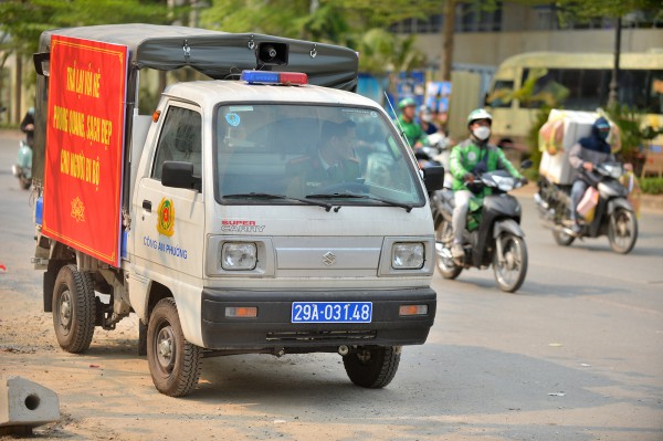 TTĐK cuối cùng nội thành Hà Nội bị khám xét, người dân ngao ngán hỏi "đăng kiểm ở đâu?"
