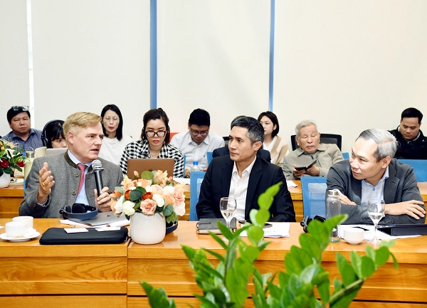 Việt Nam cần tiếp tục tháo gỡ những điểm nghẽn về thể chế kinh tế Việt Nam cần tiếp tục tháo gỡ những điểm nghẽn về thể chế kinh tế