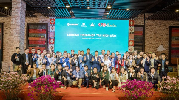 Hàng trăm doanh nghiệp Hàng trăm doanh nghiệp