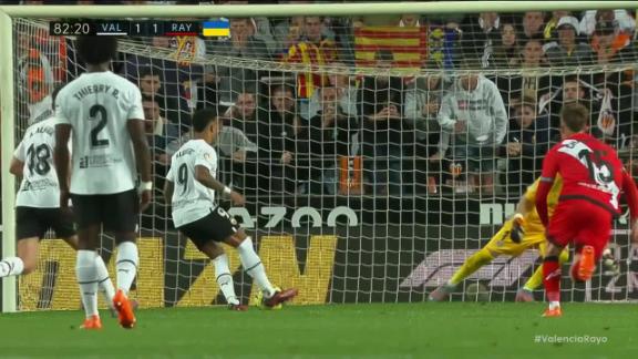 Valencia hòa kịch tính trước Rayo Vallecano