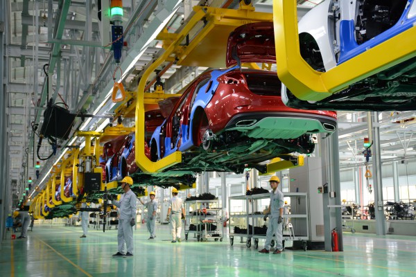 Bộ Tài chính chưa đồng ý đề xuất giảm lệ phí trước bạ ô tô 