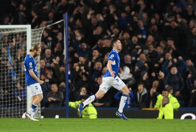 Tottenham đánh rơi chiến thắng trên sân của Everton