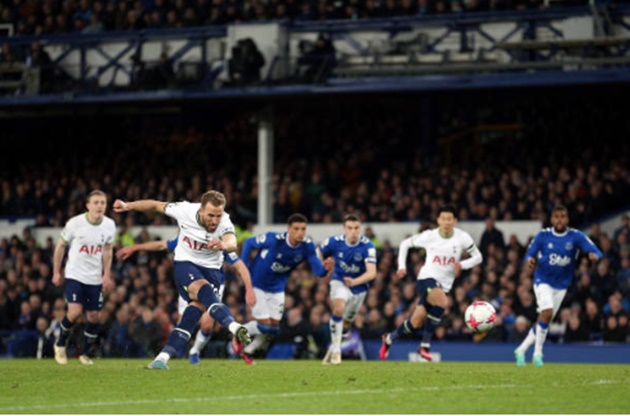 Tottenham đánh rơi chiến thắng trên sân của Everton