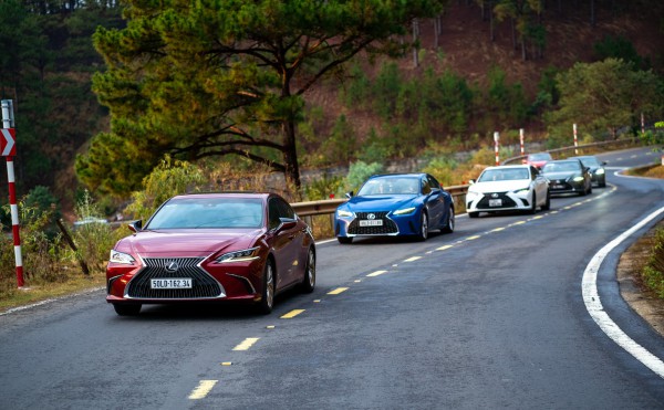 Trải nghiệm dàn xe Lexus từ đại ngàn về miền biển xanh cát trắng Trải nghiệm dàn xe Lexus từ đại ngàn về miền biển xanh cát trắng