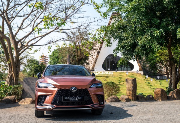 Trải nghiệm dàn xe Lexus từ đại ngàn về miền biển xanh cát trắng Trải nghiệm dàn xe Lexus từ đại ngàn về miền biển xanh cát trắng