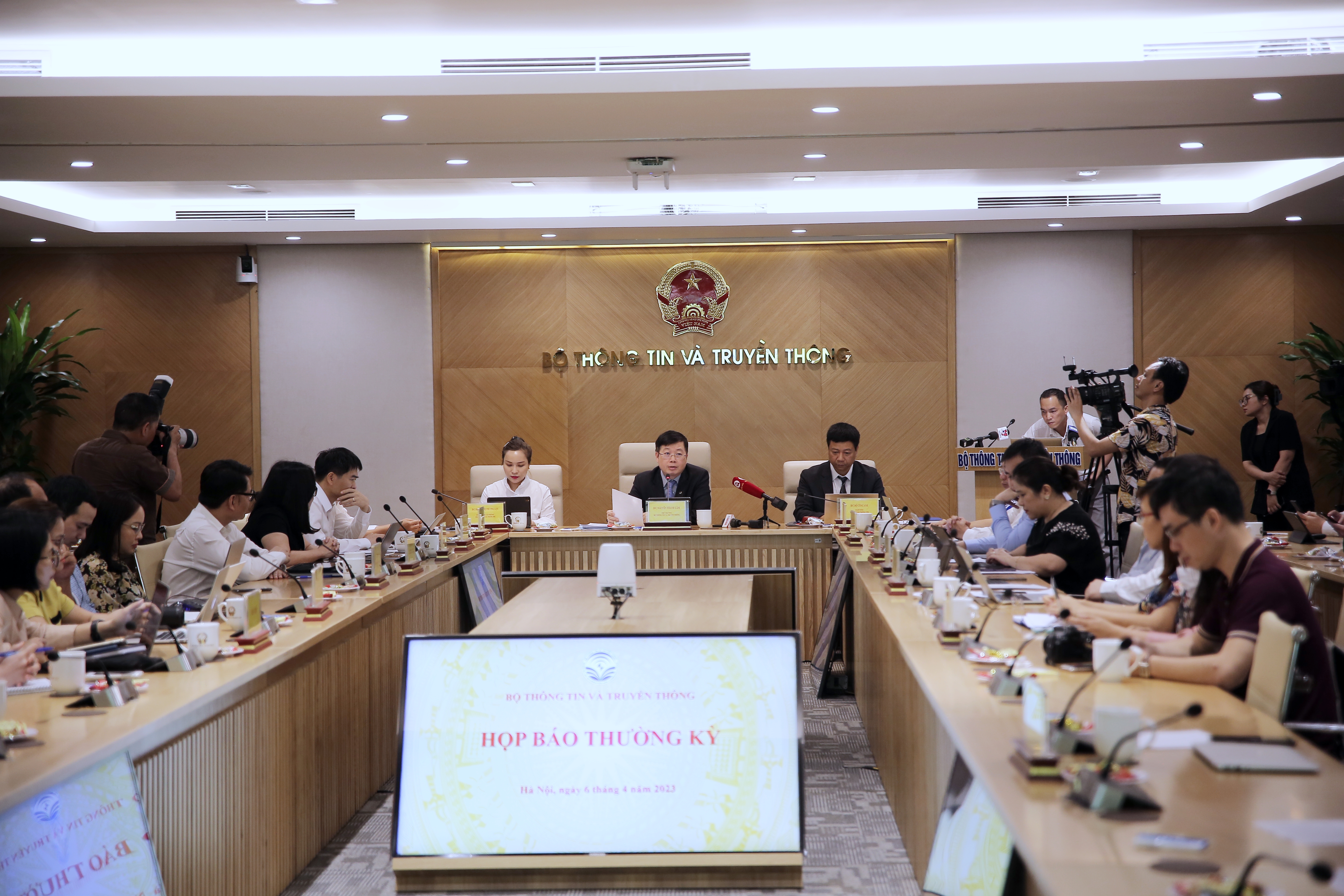 1,67 triệu thuê bao chưa chuẩn hóa theo quy định đã bị khóa một chiều 1,67 triệu thuê bao chưa chuẩn hóa theo quy định đã bị khóa một chiều