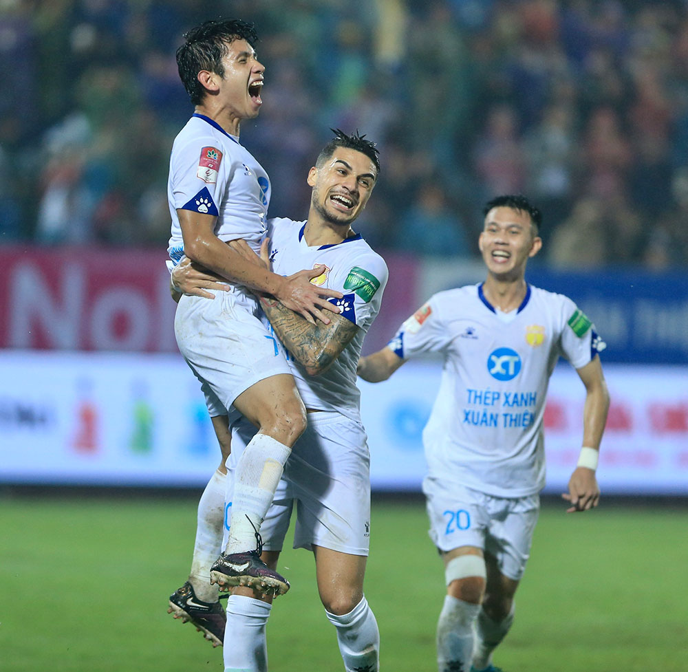 Vòng 6 V.League - Thắng tối thiểu SLNA, Thép Xanh Nam Định tạm chiếm ngôi đầu Vòng 6 V.League - Thắng tối thiểu SLNA, Thép Xanh Nam Định tạm chiếm ngôi đầu