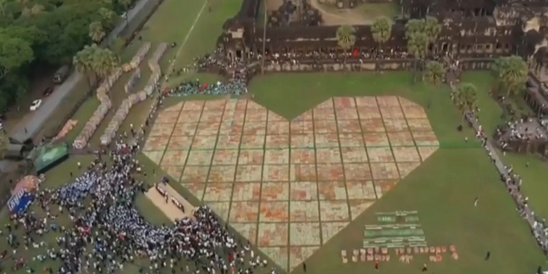 Campuchia lập kỷ lục gấp trái tim bằng giấy