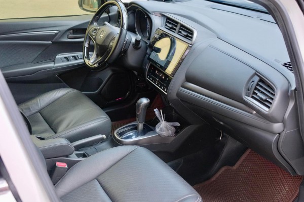 Vì sao Honda Jazz thất bại tại Việt Nam, xe cũ xuống giá không phanh? Vì sao Honda Jazz thất bại tại Việt Nam, xe cũ xuống giá không phanh?