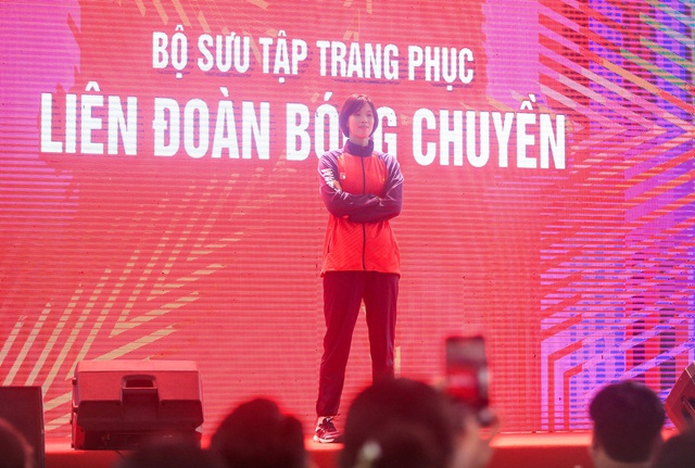 Dàn VĐV thể thao Việt Nam hoá người mẫu, đọ dáng trong bộ trang phục mới tại SEA Games 32 - Ảnh 5. Dàn VĐV thể thao Việt Nam hoá người mẫu, đọ dáng trong bộ trang phục mới tại SEA Games 32 - Ảnh 5.