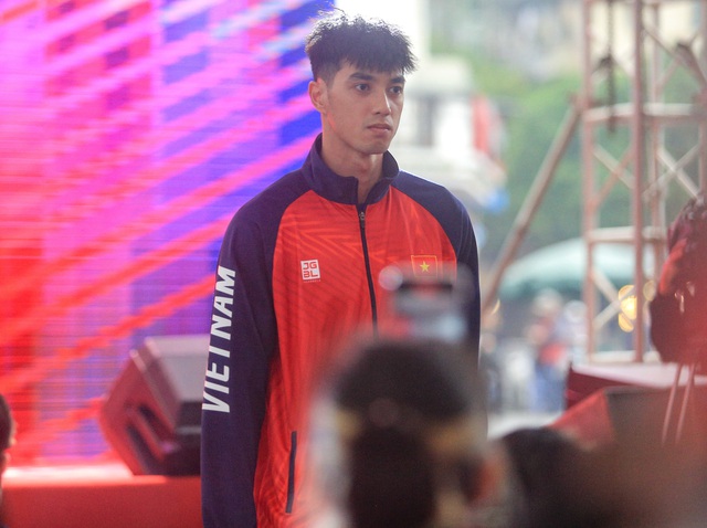 Dàn VĐV thể thao Việt Nam hoá người mẫu, đọ dáng trong bộ trang phục mới tại SEA Games 32 - Ảnh 6. Dàn VĐV thể thao Việt Nam hoá người mẫu, đọ dáng trong bộ trang phục mới tại SEA Games 32 - Ảnh 6.