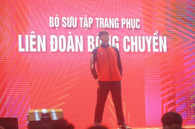 Dàn VĐV thể thao Việt Nam hoá người mẫu, đọ dáng trong bộ trang phục mới tại SEA Games 32 - Ảnh 7. Dàn VĐV thể thao Việt Nam hoá người mẫu, đọ dáng trong bộ trang phục mới tại SEA Games 32 - Ảnh 7.