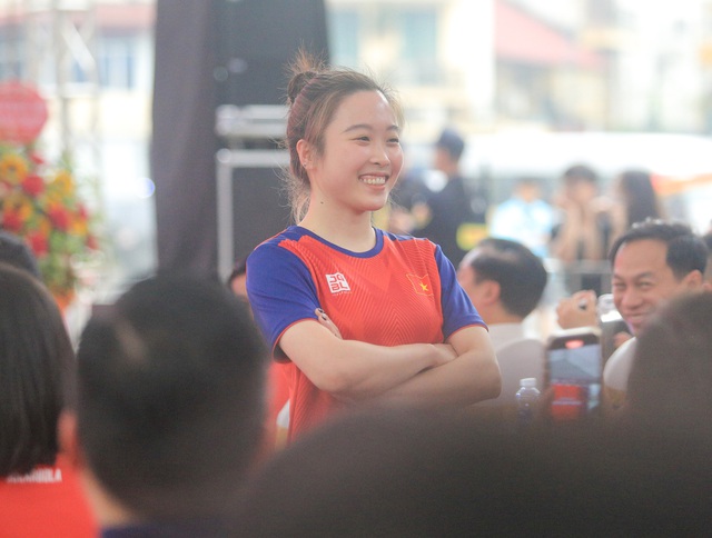 Dàn VĐV thể thao Việt Nam hoá người mẫu, đọ dáng trong bộ trang phục mới tại SEA Games 32 - Ảnh 9. Dàn VĐV thể thao Việt Nam hoá người mẫu, đọ dáng trong bộ trang phục mới tại SEA Games 32 - Ảnh 9.