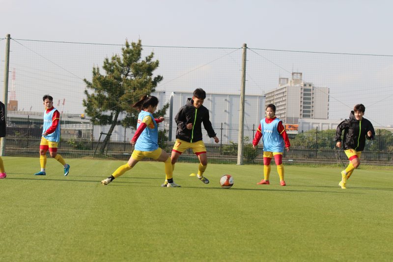 ĐT nữ Việt Nam hào hứng với buổi tập đầu tiên tại Osaka