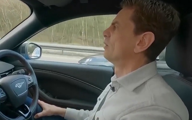 Ford ra mắt hệ thống lái xe rảnh tay