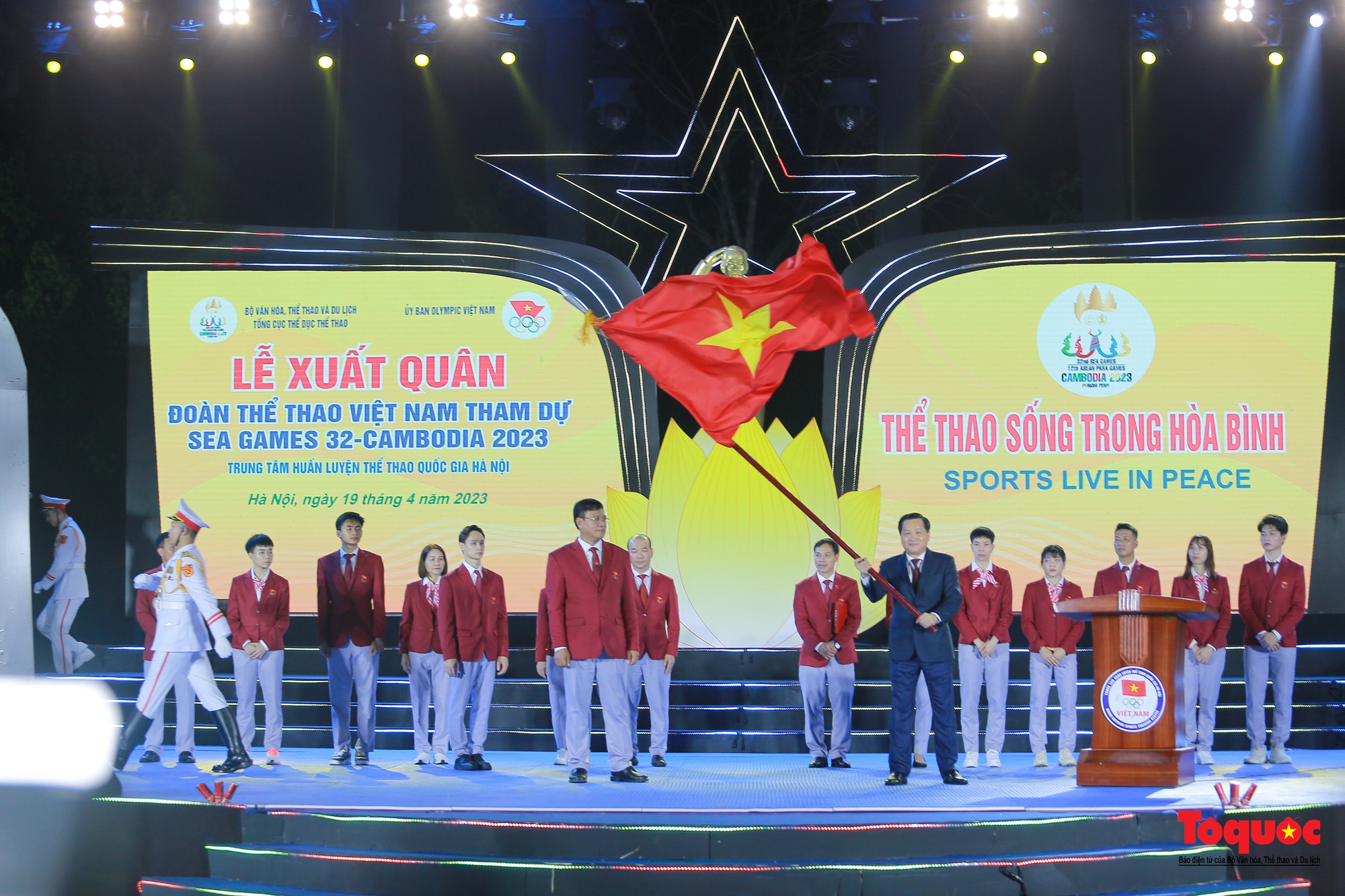 Khí thế hào hùng tại Lễ xuất quân đoàn TTVN dự SEA Games 32 - Ảnh 14. Khí thế hào hùng tại Lễ xuất quân đoàn TTVN dự SEA Games 32 - Ảnh 14.