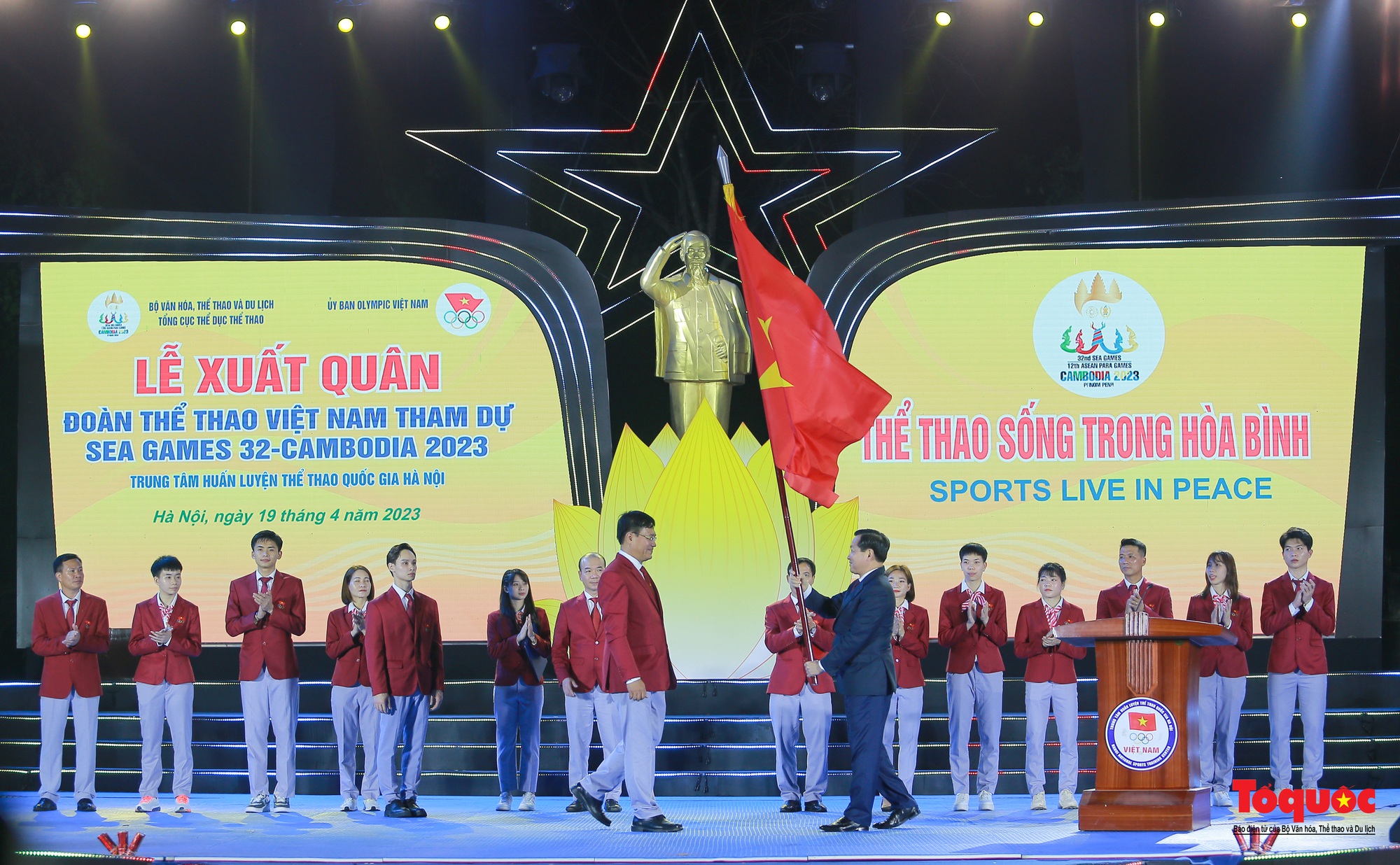 Khí thế hào hùng tại Lễ xuất quân đoàn TTVN dự SEA Games 32 - Ảnh 15. Khí thế hào hùng tại Lễ xuất quân đoàn TTVN dự SEA Games 32 - Ảnh 15.