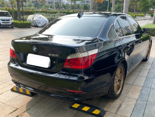 Xe đời cũ BMW 530i số sàn hiếm gặp tại Việt Nam