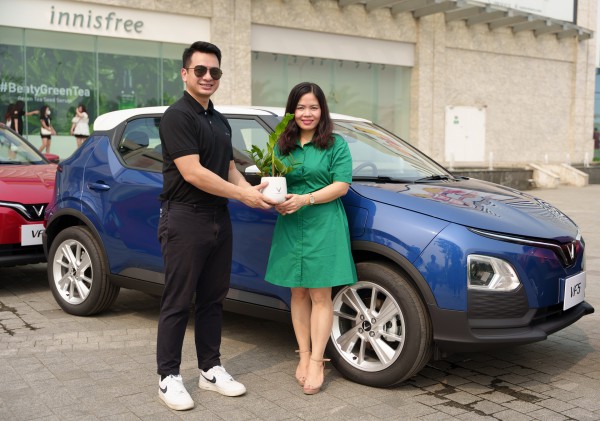 VinFast chính thức bàn giao xe VF5 Plus cho khách hàng VinFast chính thức bàn giao xe VF5 Plus cho khách hàng
