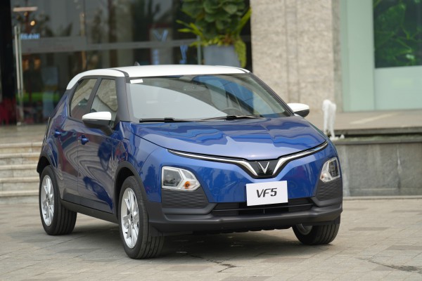 VinFast chính thức bàn giao xe VF5 Plus cho khách hàng VinFast chính thức bàn giao xe VF5 Plus cho khách hàng