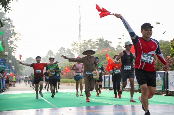 Hơn 7.100 vận động viên tham gia giải chạy BaDen Mountain Marathon 2023