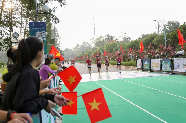 Hơn 7.100 vận động viên tham gia giải chạy BaDen Mountain Marathon 2023