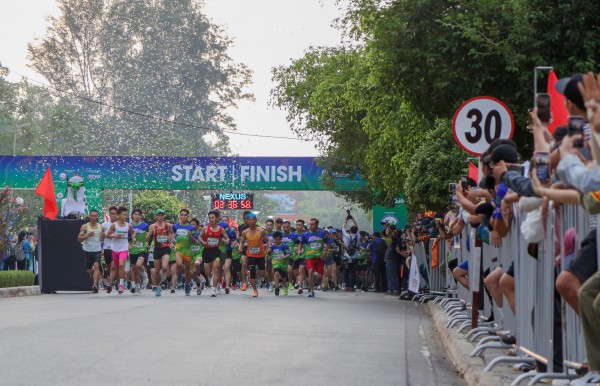 Hơn 7.100 vận động viên tham gia giải chạy BaDen Mountain Marathon 2023