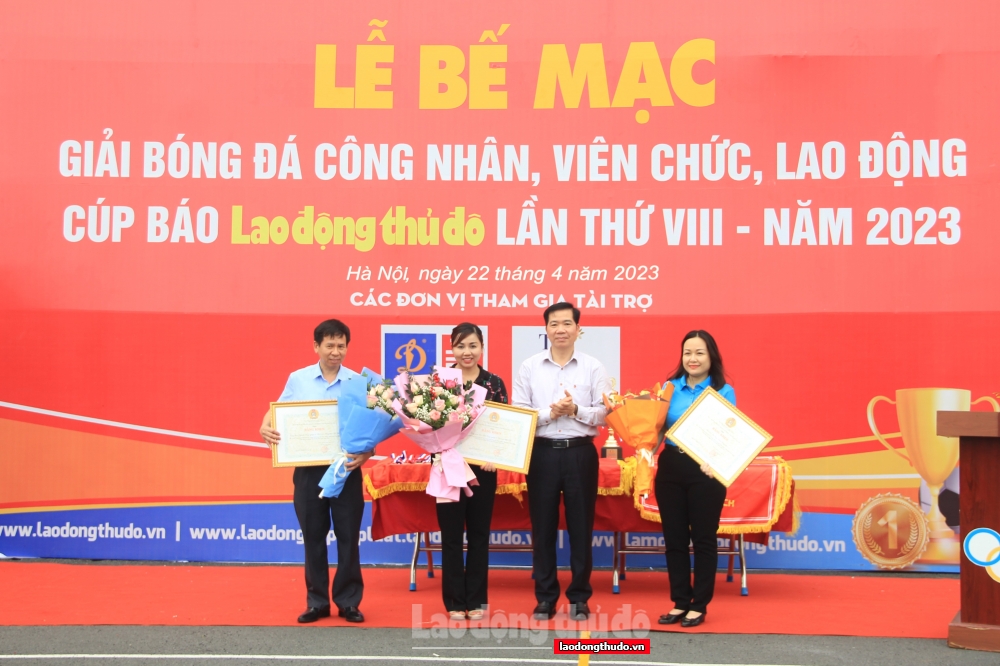 Bế mạc Giải bóng đá công nhân, viên chức, lao động Cúp báo Lao động Thủ đô lần thứ VIII - Ảnh 3.