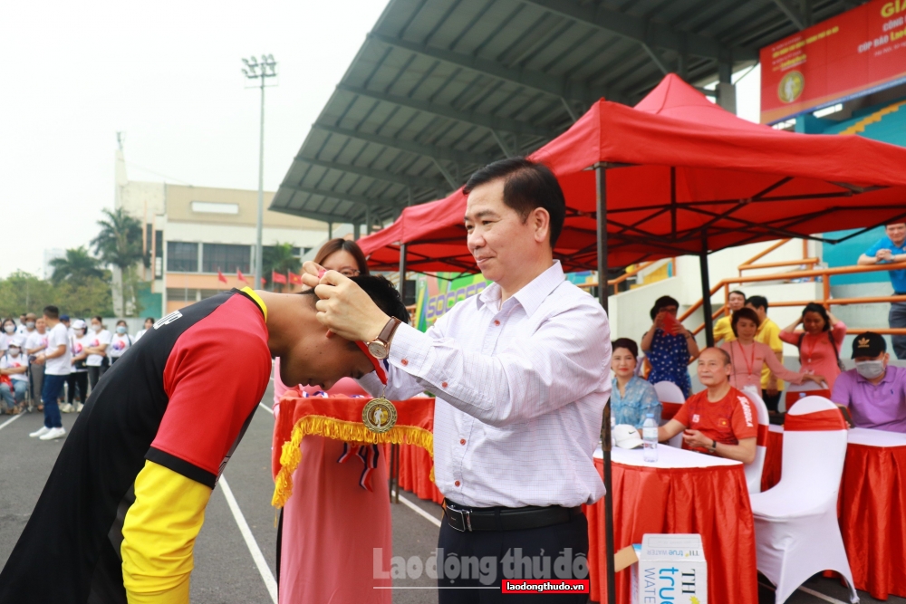 Bế mạc Giải bóng đá công nhân, viên chức, lao động Cúp báo Lao động Thủ đô lần thứ VIII - Ảnh 6.